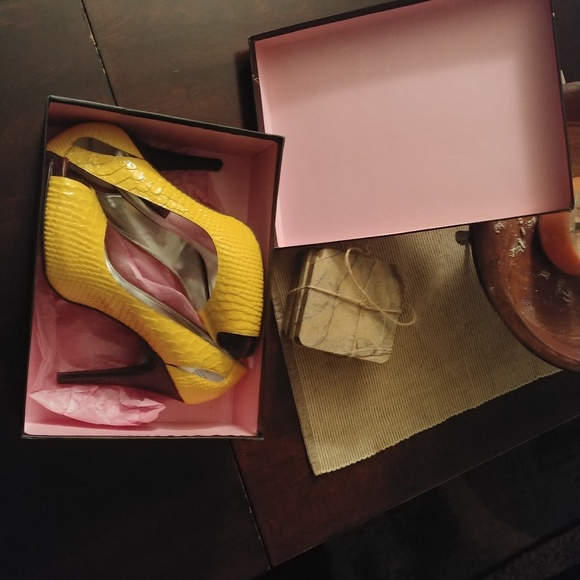 Heels - Picture 4 of 4